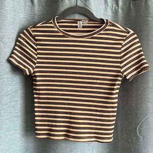 Women’s $20 H&M Middie Shirt size Medium short sleeves